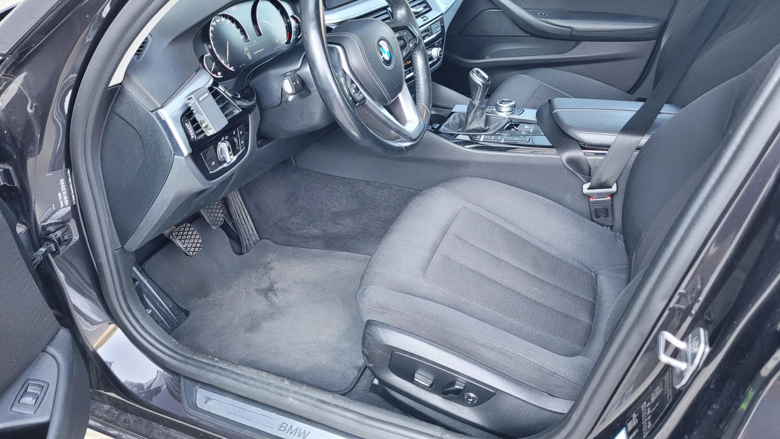BMW Řada 5 520d, fotka 18