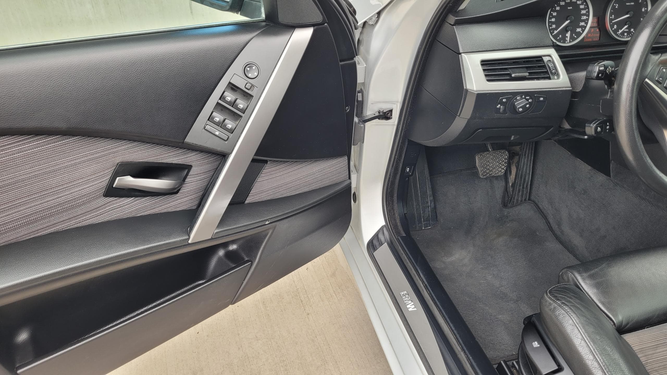 BMW Řada 5 525iA, fotka 17