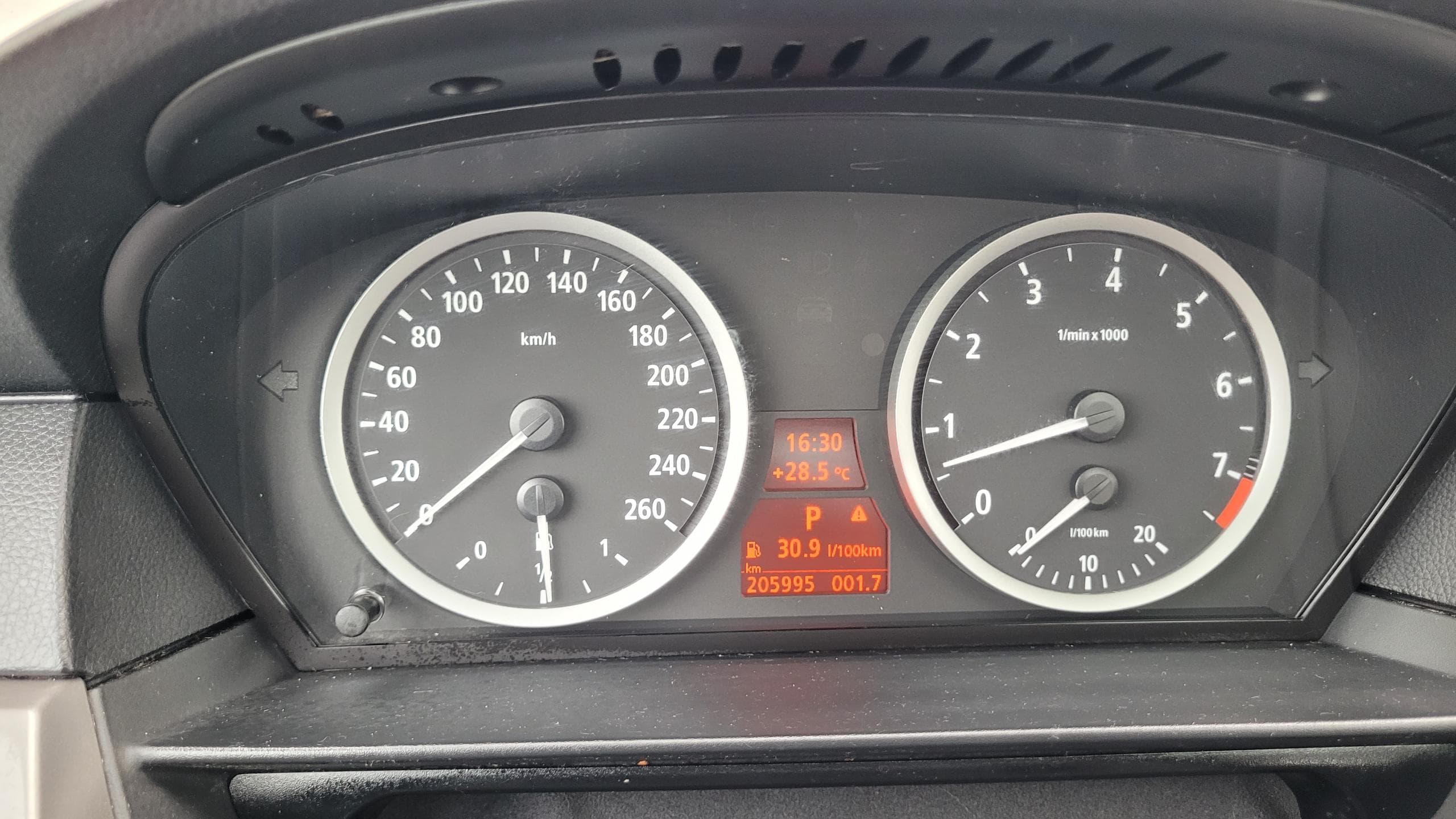 BMW Řada 5 525iA, fotka 23